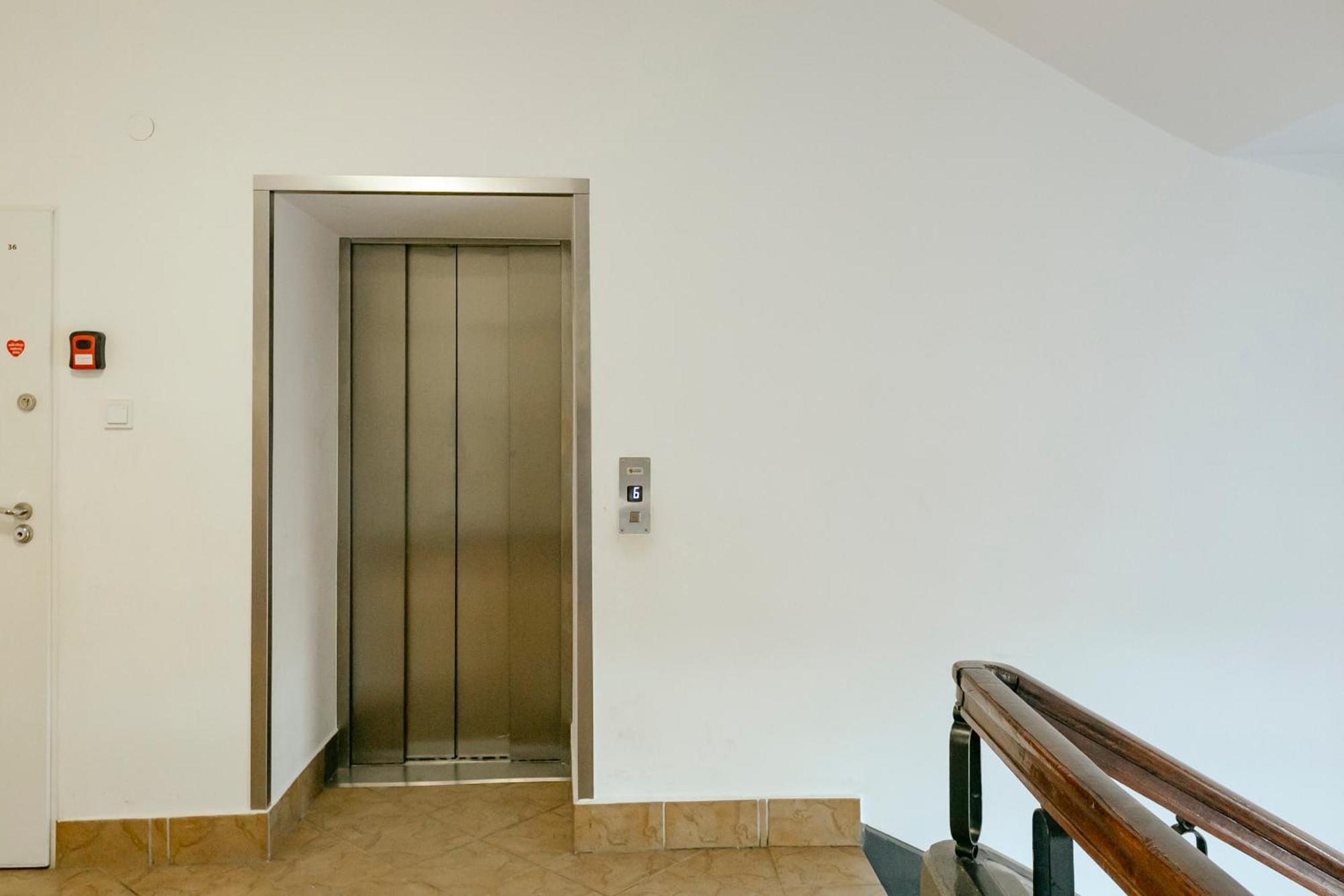 Plac Konstytucji 6 Orange - Apartament Dla 4 Osob - Bezplatny Parking - Free Parking - Piekny Widok Na Panorame Warszawy Warsaw Exterior photo